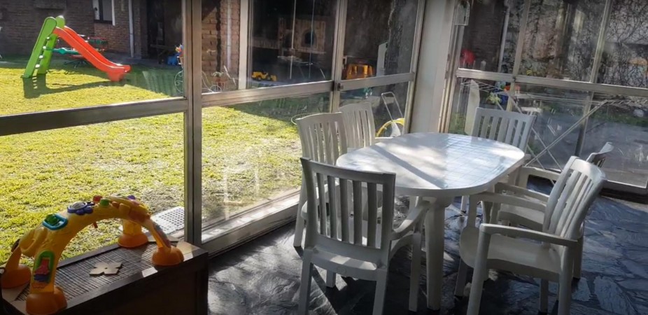 OPORTUNIDAD! ESPECTACULAR CASA 7 AMB, 270 M2 CON PISCINA, POOL HOUSE, JARDIN, QUINCHO ITUZANGO/CASTELAR