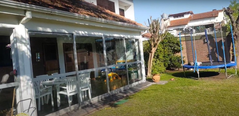 OPORTUNIDAD! ESPECTACULAR CASA 7 AMB, 270 M2 CON PISCINA, POOL HOUSE, JARDIN, QUINCHO ITUZANGO/CASTELAR