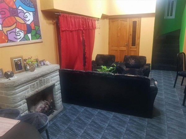 HERMOSO CHALET DE 2 PLANTAS,140 M2, 6 AMB + QUINCHO