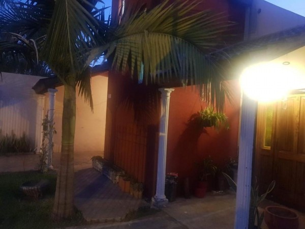 HERMOSO CHALET DE 2 PLANTAS,140 M2, 6 AMB + QUINCHO