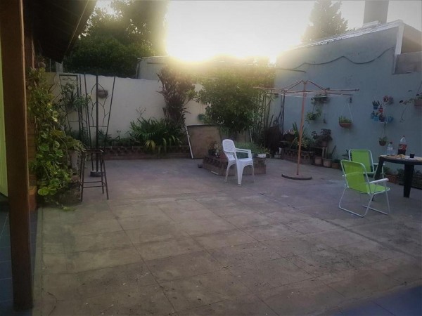HERMOSO CHALET DE 2 PLANTAS,140 M2, 6 AMB + QUINCHO