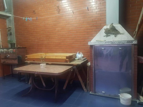 HERMOSO CHALET DE 2 PLANTAS,140 M2, 6 AMB + QUINCHO