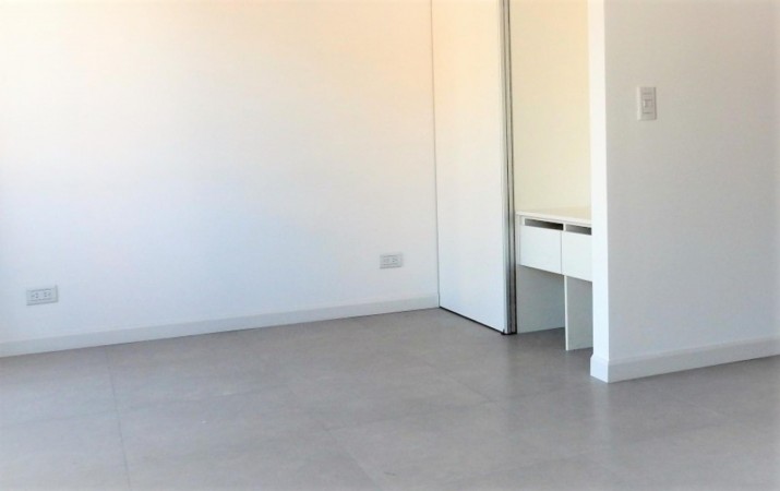 OPORTUNIDAD! HERMOSO DEPARTAMENTO CASI A ESTRENAR EN PLENO CENTRO COMERCIAL DE CASTELAR A METROS DE ARIAS