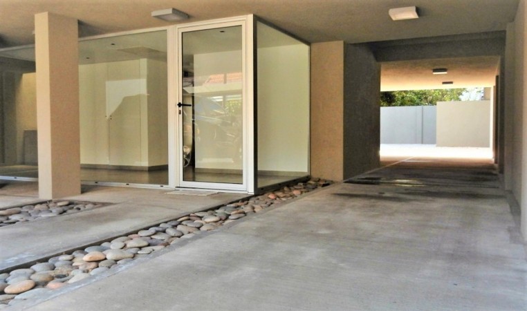 OPORTUNIDAD! HERMOSO DEPARTAMENTO CASI A ESTRENAR EN PLENO CENTRO COMERCIAL DE CASTELAR A METROS DE ARIAS