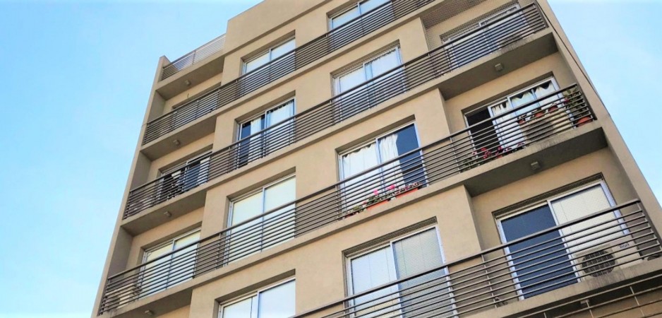 OPORTUNIDAD! HERMOSO DEPARTAMENTO CASI A ESTRENAR EN PLENO CENTRO COMERCIAL DE CASTELAR A METROS DE ARIAS