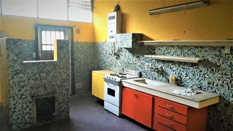 OPORTUNIDAD UNICA EN PARQUE LELOIR SOBRE COLECTORA, CASA 4 AMB. JARDIN, COCHERAS, S/LOTE 10X..., APTO PROFESIONAL/COMERCIAL