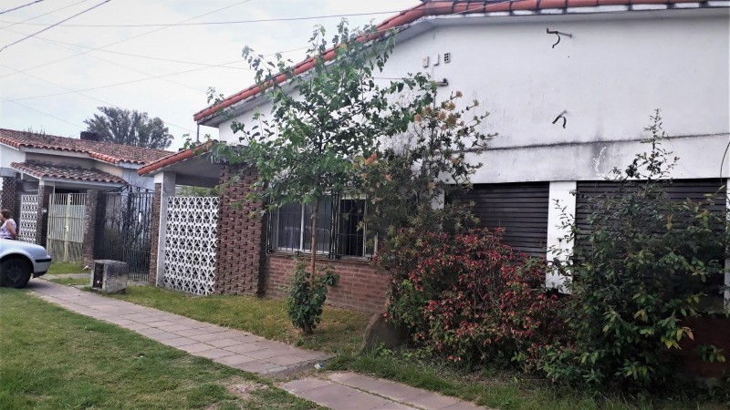 OPORTUNIDAD UNICA EN PARQUE LELOIR SOBRE COLECTORA, CASA 4 AMB. JARDIN, COCHERAS, S/LOTE 10X..., APTO PROFESIONAL/COMERCIAL
