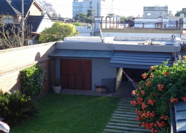 OPORTUNIDAD!!HERMOSO CHALET DISEÑO ESTILO FRANCES DE 6 AMB-2 PLANTAS-PISCINA- 4 COCHERAS- IMPECABLE