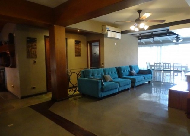 OPORTUNIDAD!!HERMOSO CHALET DISEÑO ESTILO FRANCES DE 6 AMB-2 PLANTAS-PISCINA- 4 COCHERAS- IMPECABLE