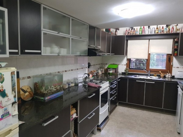 OPORTUNIDAD HERMOSA CASA DE 5 AMBIENTES JARDIN Y COCHERA EN PADUA NORTE 160 M2 CASI A ESTRENAR