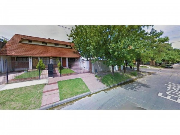 HERMOSO DUPLEX 4 AMB. COCHERA, JARDIN, 120M2, 2 PLANTAS, A 7 CUADRAS ESTACION PADUA