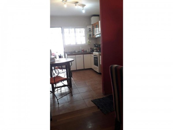 HERMOSO DUPLEX 4 AMB. COCHERA, JARDIN, 120M2, 2 PLANTAS, A 7 CUADRAS ESTACION PADUA