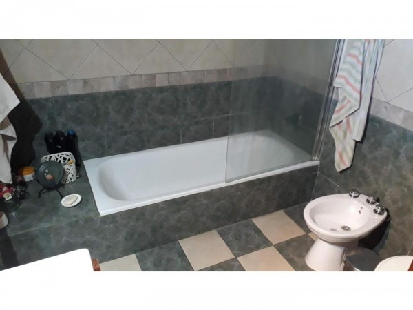 HERMOSO DUPLEX 4 AMB. COCHERA, JARDIN, 120M2, 2 PLANTAS, A 7 CUADRAS ESTACION PADUA