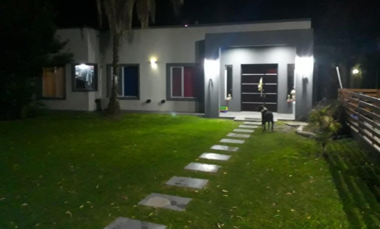 OPORT UNICA!!CASAQUINTA A ESTRENAR 6 AMB.EST.MINIMALISTA, PISCINA QUINCHO+DEPTO A 1 CDRA DE M.FIERRO