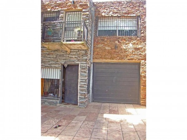 OPORTUNIDAD!!CASAQUINTA EN PARQUE LELOIR A ESTRENAR!! 4 AMB, 250M2, 2PTS, A MTS DE M.FIERRO!!