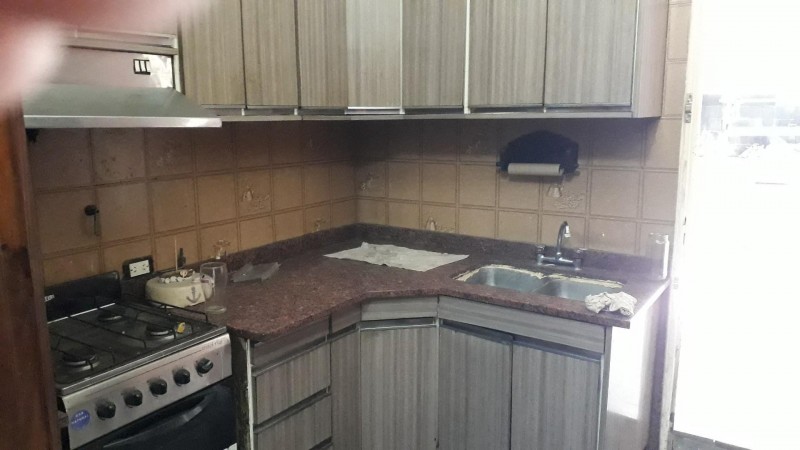 SUPER OPORTUNIDAD 2 FLIAS! CASA 5 AMB,GRAN COCHERA CUB.,PATIO,PARRILLA + DEPTO 2 AMB.ZONA BASE AEREA