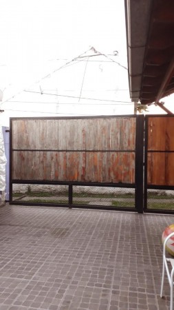 OPORTUNIDAD! HERMOSO PH A NUEVO, 4 AMB,PATIO,PARRILLA,COCHERA X2, FRTE A PLAZA, 1CUADRA JM.PAZ
