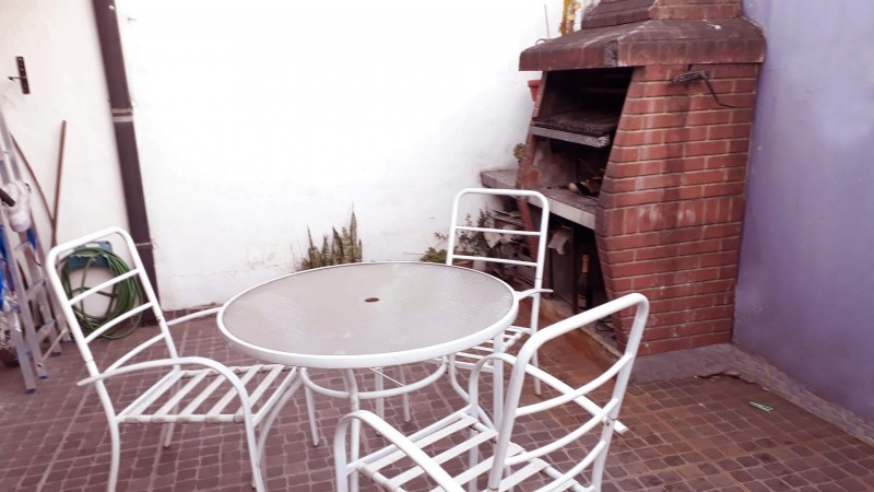 OPORTUNIDAD! HERMOSO PH A NUEVO, 4 AMB,PATIO,PARRILLA,COCHERA X2, FRTE A PLAZA, 1CUADRA JM.PAZ