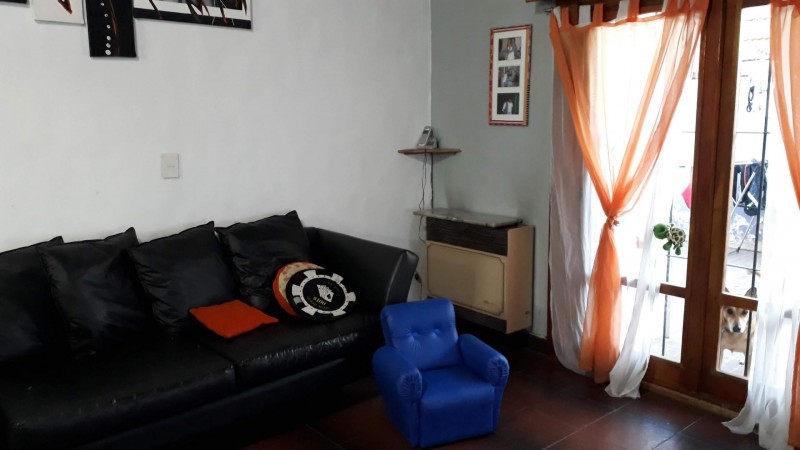 OPORTUNIDAD! HERMOSO PH A NUEVO, 4 AMB,PATIO,PARRILLA,COCHERA X2, FRTE A PLAZA, 1CUADRA JM.PAZ