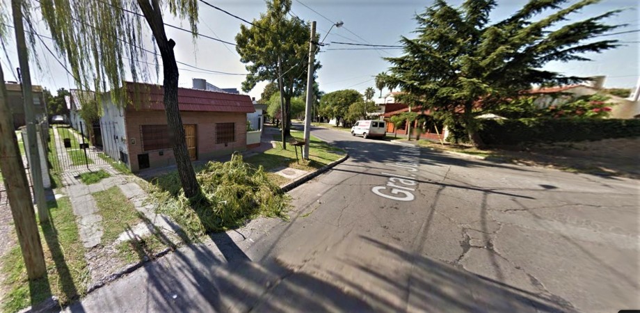 OPORTUNIDAD! HERMOSO PH A NUEVO, 4 AMB,PATIO,PARRILLA,COCHERA X2, FRTE A PLAZA, 1CUADRA JM.PAZ