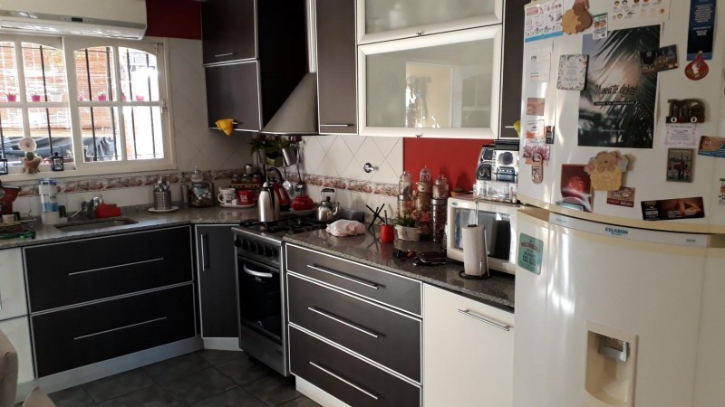 HERMOSO DUPLEX CASI A ESTRENAR EN V.LUZURIAGA,2PTAS,3 AMB.+ OFFICE,PATIO C/PARRILLA,COCHERA,CHICHE!!