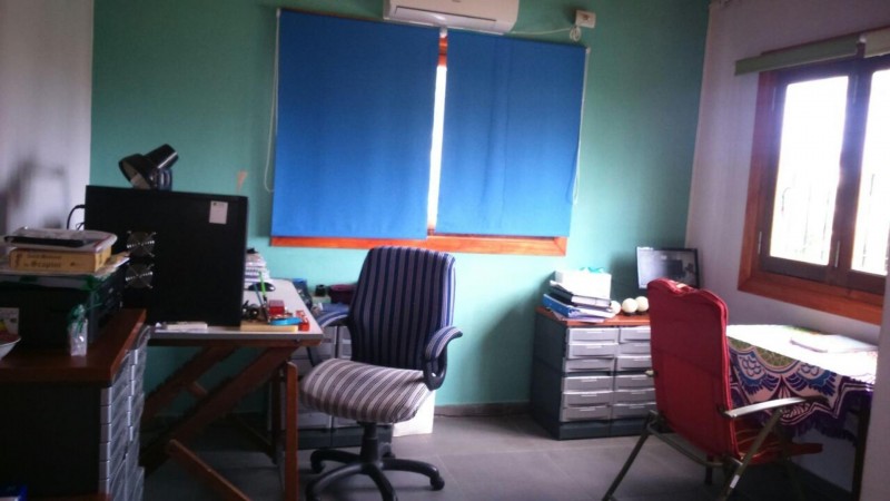 EXC.CHALET DE 9 AMB.2 PLANTAS,PISCINA,PARQUE,A 2 CDS DE CTRO COM.CASTELAR STA ROSA,APTO 2 FAMILIAS!!