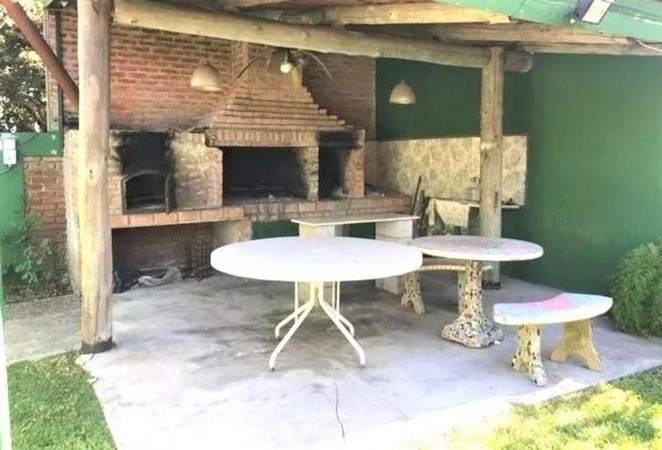 CASAQUINTA C/PISCINA EN PQUE LELOIR A 2 CDS DE M. FIERRO,1100M2 CON 320M2 CUB. ESPECTACULAR OPORTUNIDAD!!