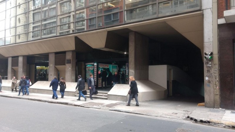 EXC. COCHERA DOBLE FIJA EN TRIBUNALES - INMEJORABLE UBICACION - VIGILANCIA 24HS - ACCESO PRIVADO