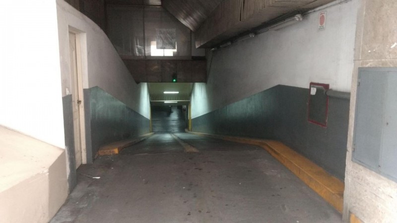EXC. COCHERA DOBLE FIJA EN TRIBUNALES - INMEJORABLE UBICACION - VIGILANCIA 24HS - ACCESO PRIVADO