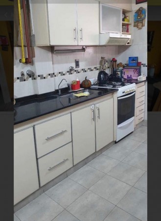 OPORTUNIDAD!! EXCELENTE DUPLEX EN BARRIO POLICIAL DE SAN ANTONIO DE PADUA, 130 M2, 5 AMBIENTES, QUINCHO + PATIO!!