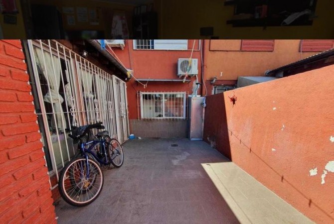 OPORTUNIDAD!! EXCELENTE DUPLEX EN BARRIO POLICIAL DE SAN ANTONIO DE PADUA, 130 M2, 5 AMBIENTES, QUINCHO + PATIO!!