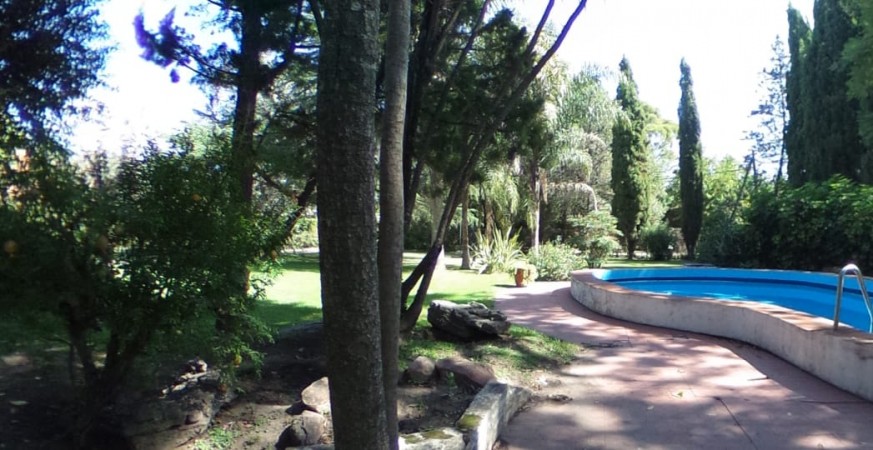 CASAQUINTA BARRIO PQUE LELOIR!! 8 AMB. 2 PTAS, 1600M2, PARQUE Y PISCINA EXCELENTE OPORTUNIDAD EN LA ZONA!!