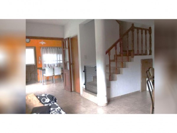 OPORTUNIDAD!!HERMOSO DÚPLEX DE 4 AMB 100M2, 2 PLANTAS,GARAGE, PATIO Y PARRILLA EN CONDOMINIO PRIVADO