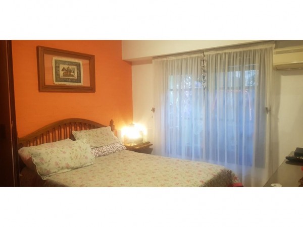 EXCELENTE OPORTUNIDAD EN HAEDO A 3 CUADRAS DE LA ESTACION Y DEL CENTRO COMERCIAL!! CASA EN PH AL FRENTE 130M2 TODA LA PLANTA BAJA, CON COCHERA, PATIO Y TERRAZA