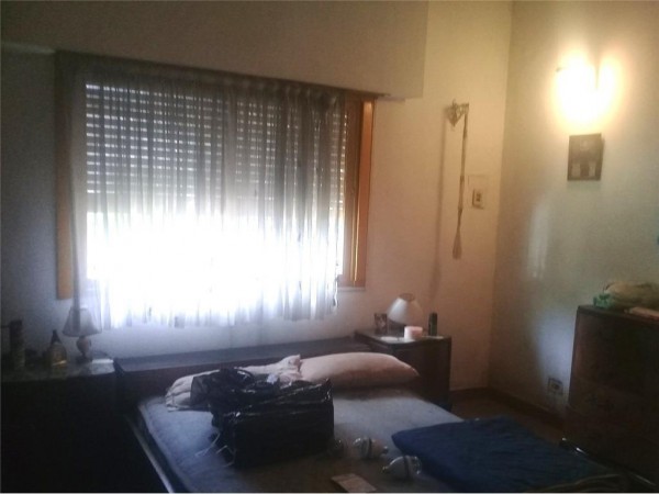 OPORTUNIDAD UNICA!! EXC. CHALET EN PADUA SUR A 10 CDS DEL CENTRO, 200M2 LOTE DE 18 X 62 , 6 AMB.