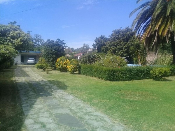 OPORTUNIDAD UNICA!! EXC. CHALET EN PADUA SUR A 10 CDS DEL CENTRO, 200M2 LOTE DE 18 X 62 , 6 AMB.