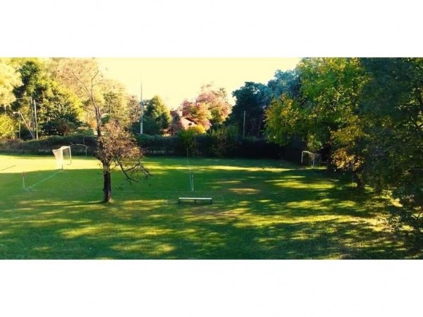 EXCELENTE OPORTUNIDAD!! CASA SOBRE LOTE DE 1500M2 PARQUIZADO EN EL CORAZON DE PARQUE LELOIR!!