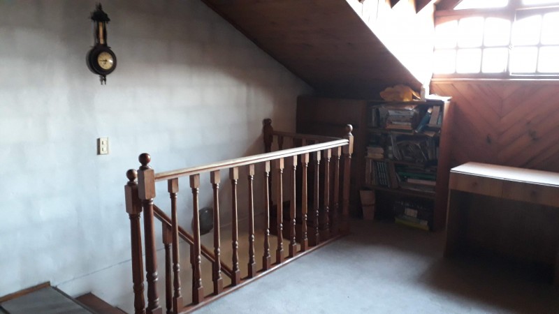 CASA 5 AMB. CASTELAR DE 240 M2, 5 AMB, 2 COCHERAS, SOBRE LOTE DE 345 M2 ES ESPECTACULAR EN OPORTUNIDAD HOY!!