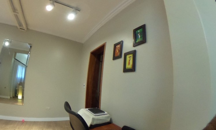 OPORTUNIDAD!! HERMOSA CASA EN CASTELAR CENTRO 4 AMB/COCHERA DOBLE/ PATIO/PARRILLA/CONCEPTO ABIERTO