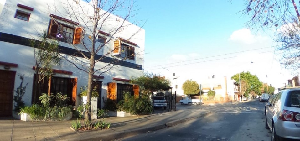 DUPLEX EN DEVOTO DE 2 PLANTAS, 3 A 4 AMB.CON TERRAZA C PARRILLA, PATIO Y COCHERA, 110M2. OPORTUNIDAD HOY!!