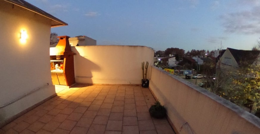 DUPLEX EN DEVOTO DE 2 PLANTAS, 3 A 4 AMB.CON TERRAZA C PARRILLA, PATIO Y COCHERA, 110M2. OPORTUNIDAD HOY!!