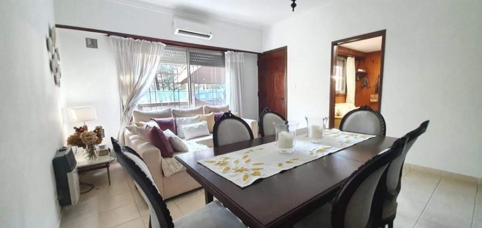 CASA EN ITUZANGÓ, 325 M2 TOTALES, 245 M2 CONST., JARDIN, BALCÓN, TERRAZA, 2 COCHERAS