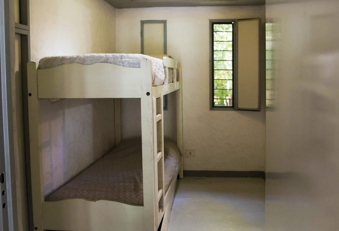 CASA QUINTA EN EL CORAZON DE PQUE.LELOIR LOTE 2.000M2, CASA 200M2, PISCINA DE 20MTS EN  OPORTUNIDAD