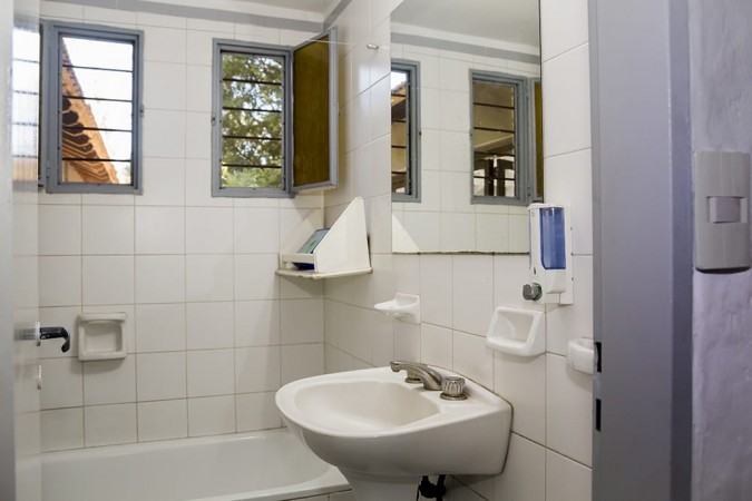 CASA QUINTA EN EL CORAZON DE PQUE.LELOIR LOTE 2.000M2, CASA 200M2, PISCINA DE 20MTS EN  OPORTUNIDAD