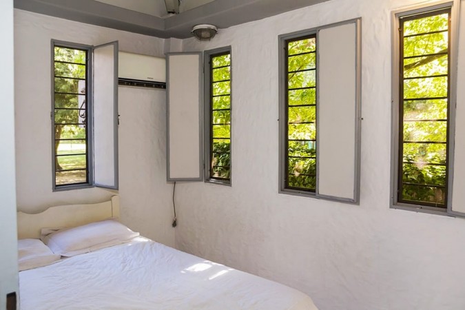 CASA QUINTA EN EL CORAZON DE PQUE.LELOIR LOTE 2.000M2, CASA 200M2, PISCINA DE 20MTS EN  OPORTUNIDAD