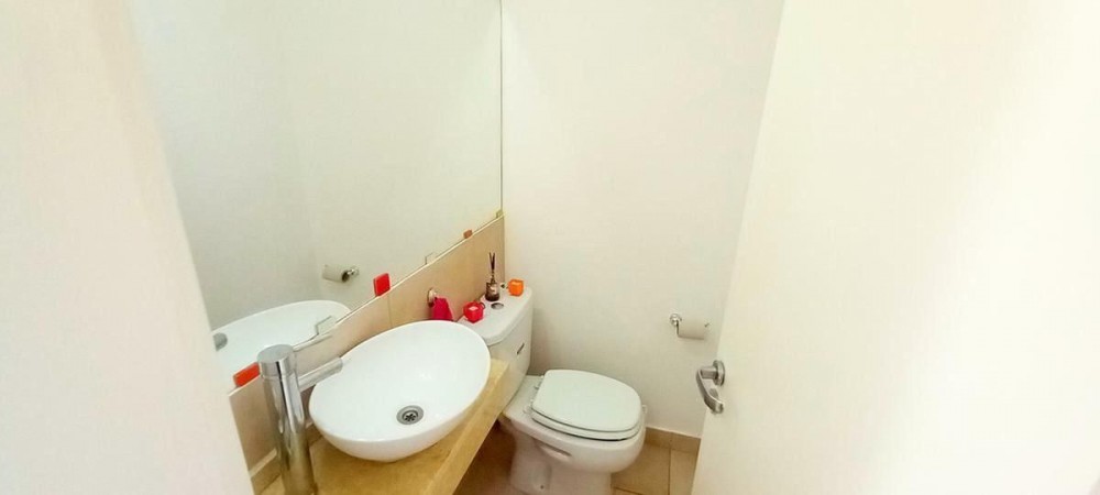 OPORTUNIDAD!! EXC. CASA EN PILAR DEL ESTE, LOTE DE 600 M2, 5 AMB, 3 DORMITORIOS, COCHERA, GALERIA