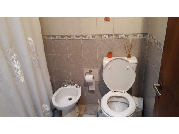 OPORTUNIDAD!! CASA 160M2 CON LOTE DE 12x42 A MEDIA CUADRA DE M. FIERRO - PARQUE LELOIR