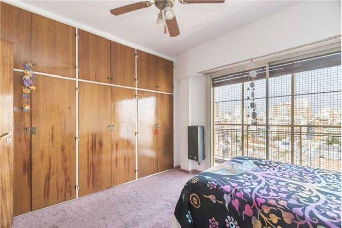 EXC.SEMIPISO DE 4 AMBIENTES, 3 DORMITORIOS + DEPENDENCIA CON COCHERA Y BAULERA! 