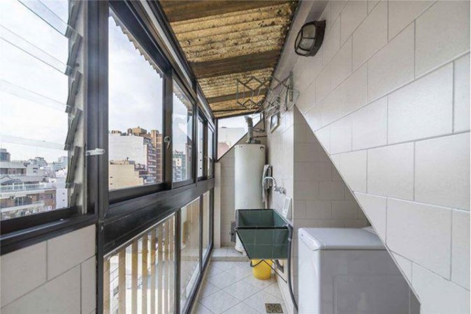 EXC.SEMIPISO DE 4 AMBIENTES, 3 DORMITORIOS + DEPENDENCIA CON COCHERA Y BAULERA! 