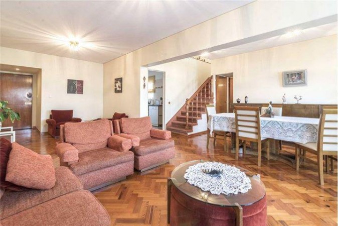 EXC.SEMIPISO DE 4 AMBIENTES, 3 DORMITORIOS + DEPENDENCIA CON COCHERA Y BAULERA! 